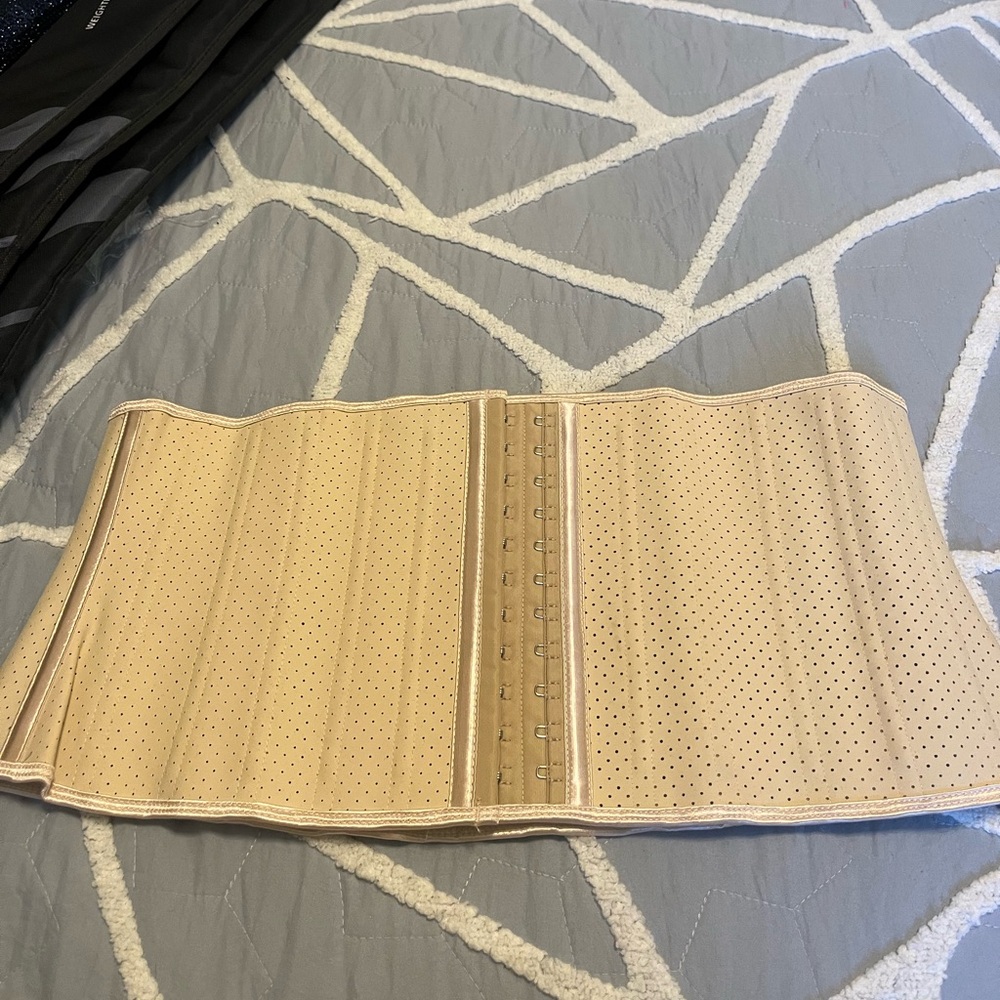 Women’s corse/ waist trainer